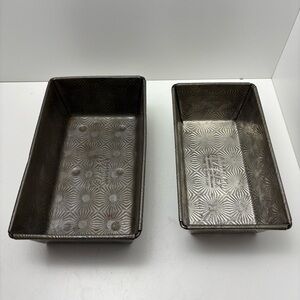 Set of 2 vintage Ovenex embossed metal starburst bread loaf pans; 9” and 9 3/4”